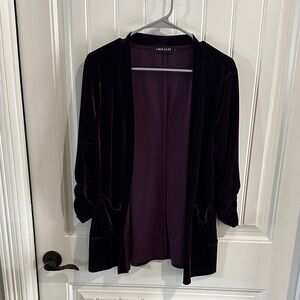 Elegant Velvet Blazer in Deep Purple